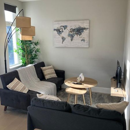 Splendid 2 Bed Flat With Private Terrace In Wimbledon - 2 The Queens Lägenhet London Exteriör bild